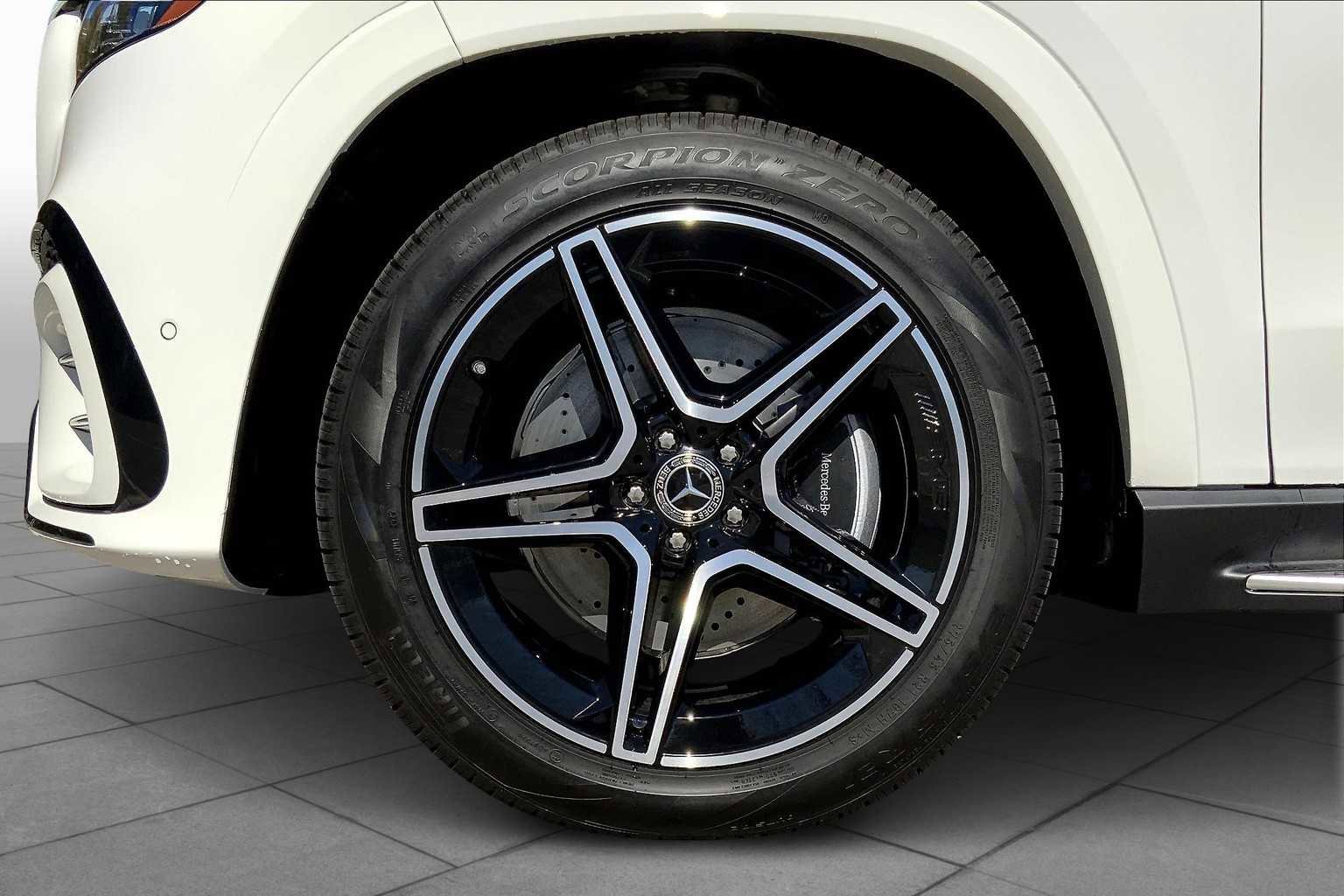 New 2026 Polar White Mercedes-Benz GLS 450 image 15
