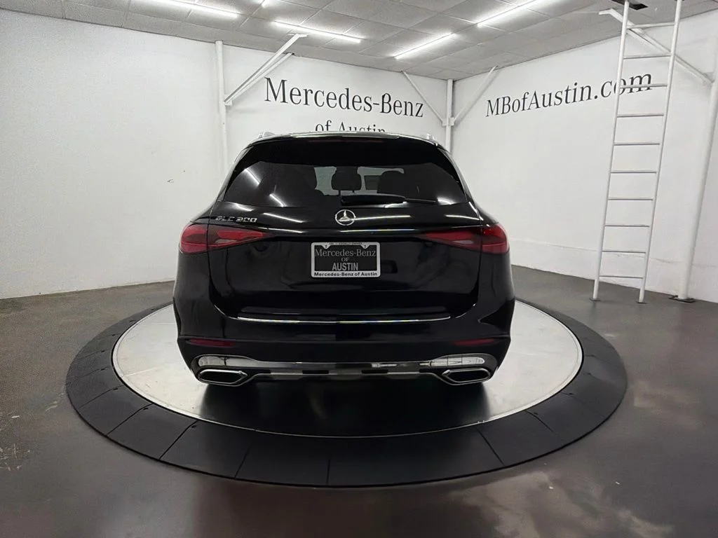 New 2027 Black Mercedes-Benz GLC 300 image 6