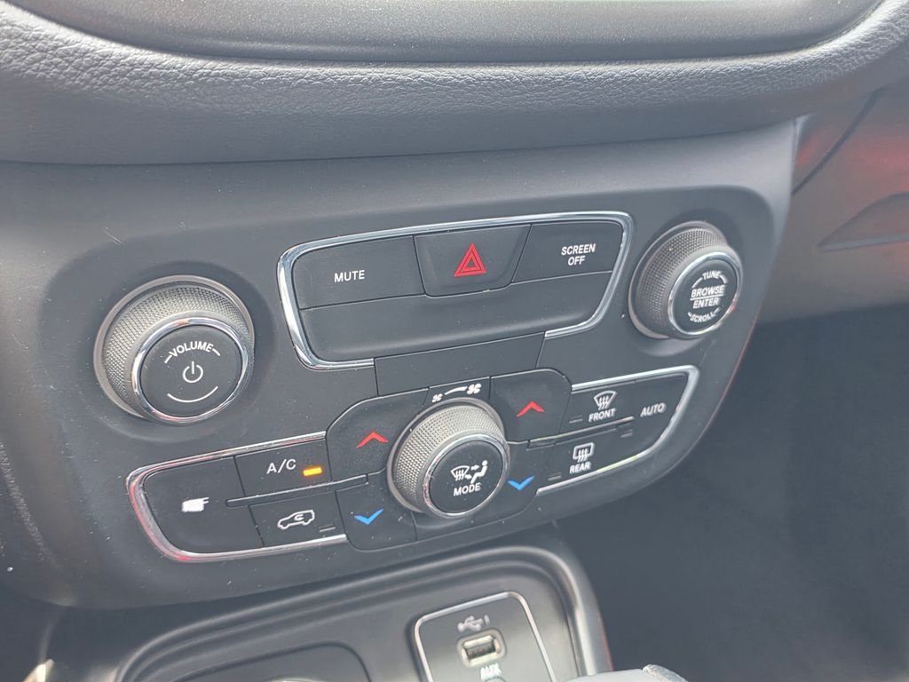 Certified Used 2020 White Jeep Trailhawk image 29