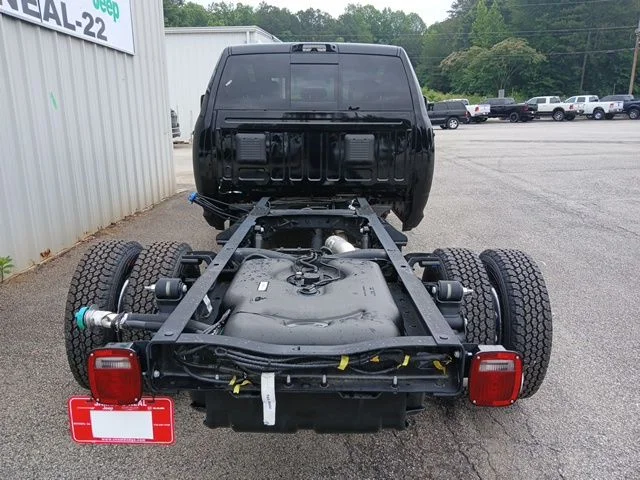 New 2026 Diamond Black Crystal Pearl-Coat Exterior Paint RAM Laramie image 4