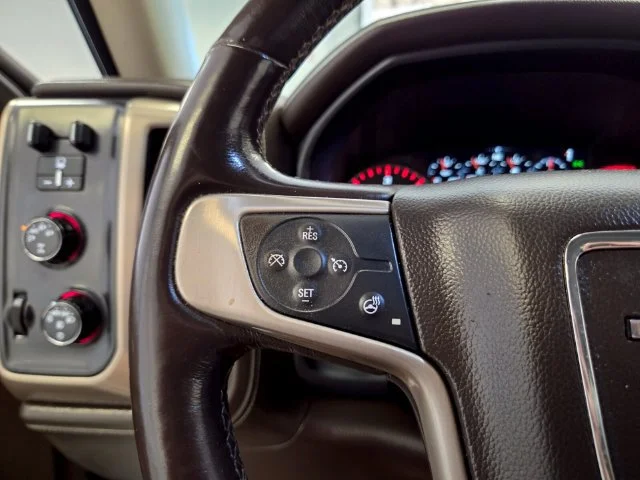 Used 2016 WHITE FROST TRICOAT GMC Denali image 22