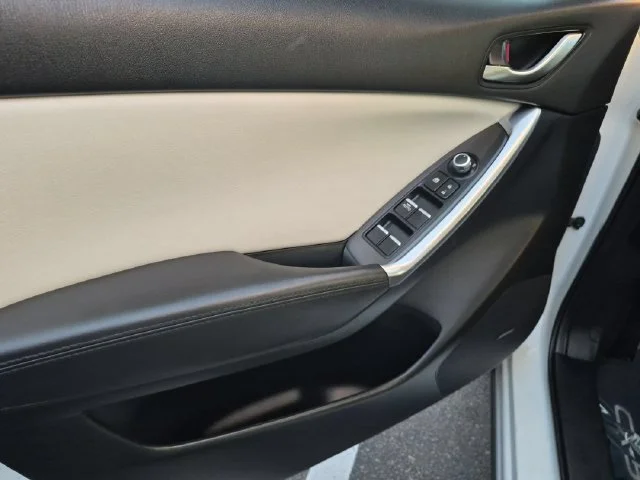 Used 2016 White Mazda Grand Touring image 12
