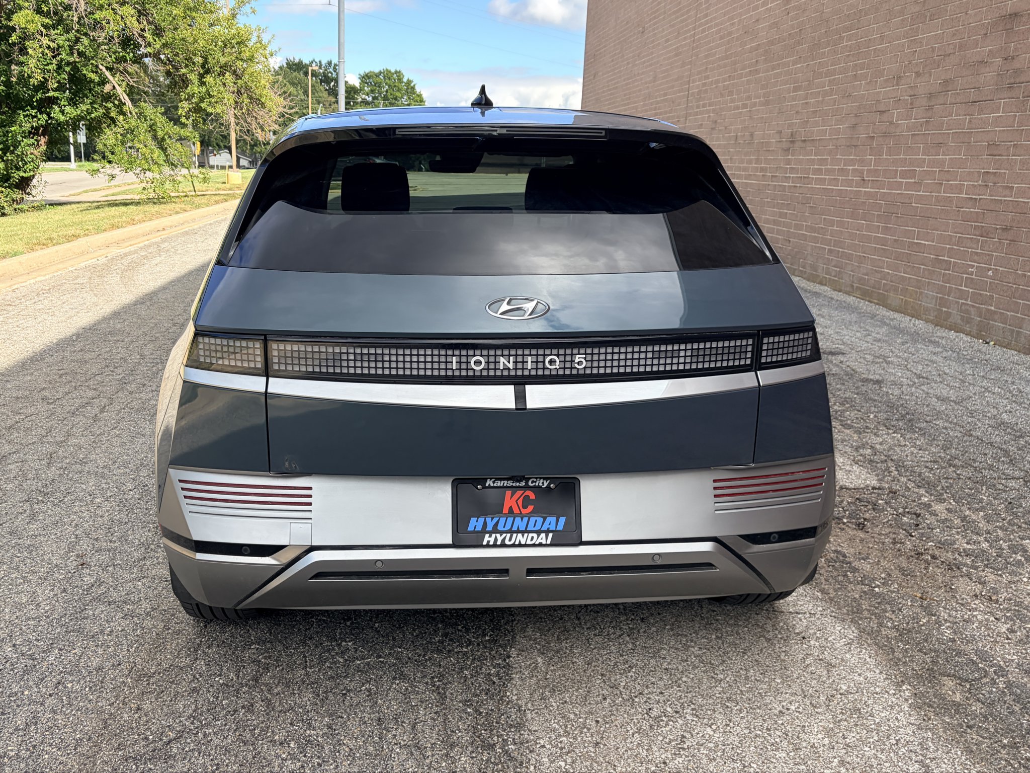 Used 2023 Digital Teal Hyundai Limited image 4