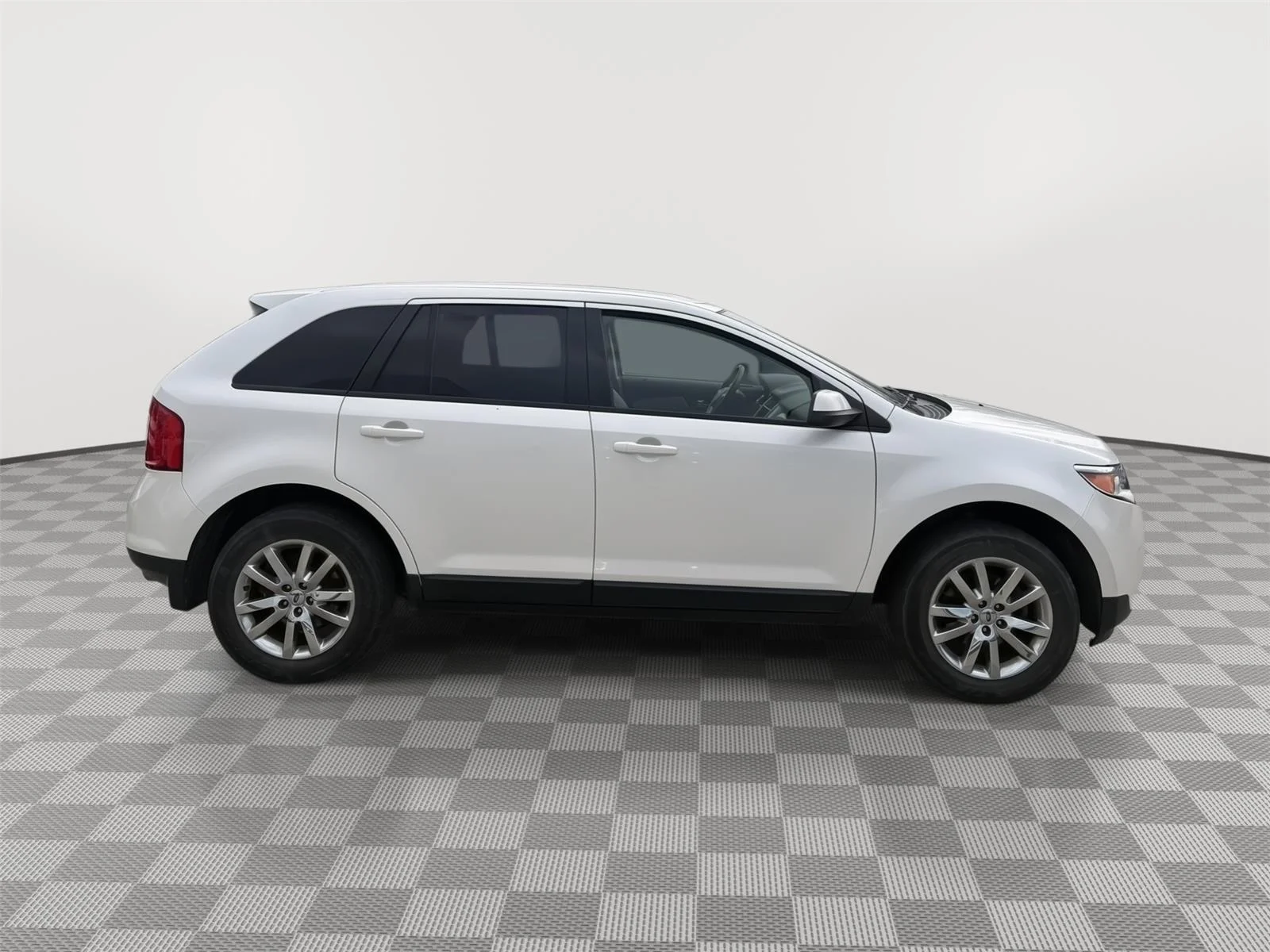 Used 2013 White Ford 4dr SEL AWD image 9