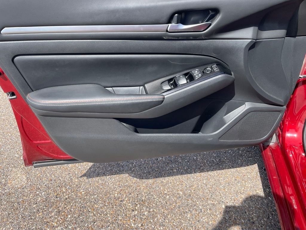 Used 2024 Red Nissan 2.5 SR image 9