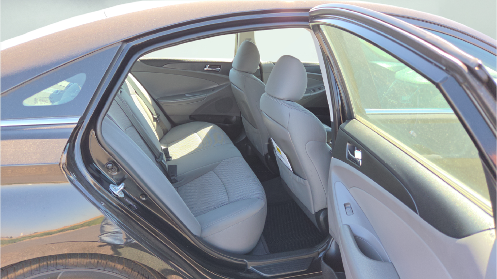 Used 2014 Black Hyundai GLS image 44
