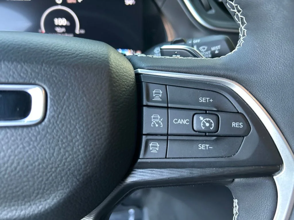 Used 2025 White Jeep Altitude X image 17