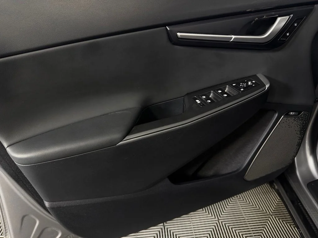 Used 2024 Steel Gray Kia Wind image 26