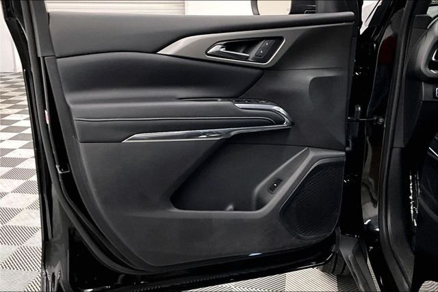 Used 2025 Mosaic Black Metallic Chevrolet LT image 20