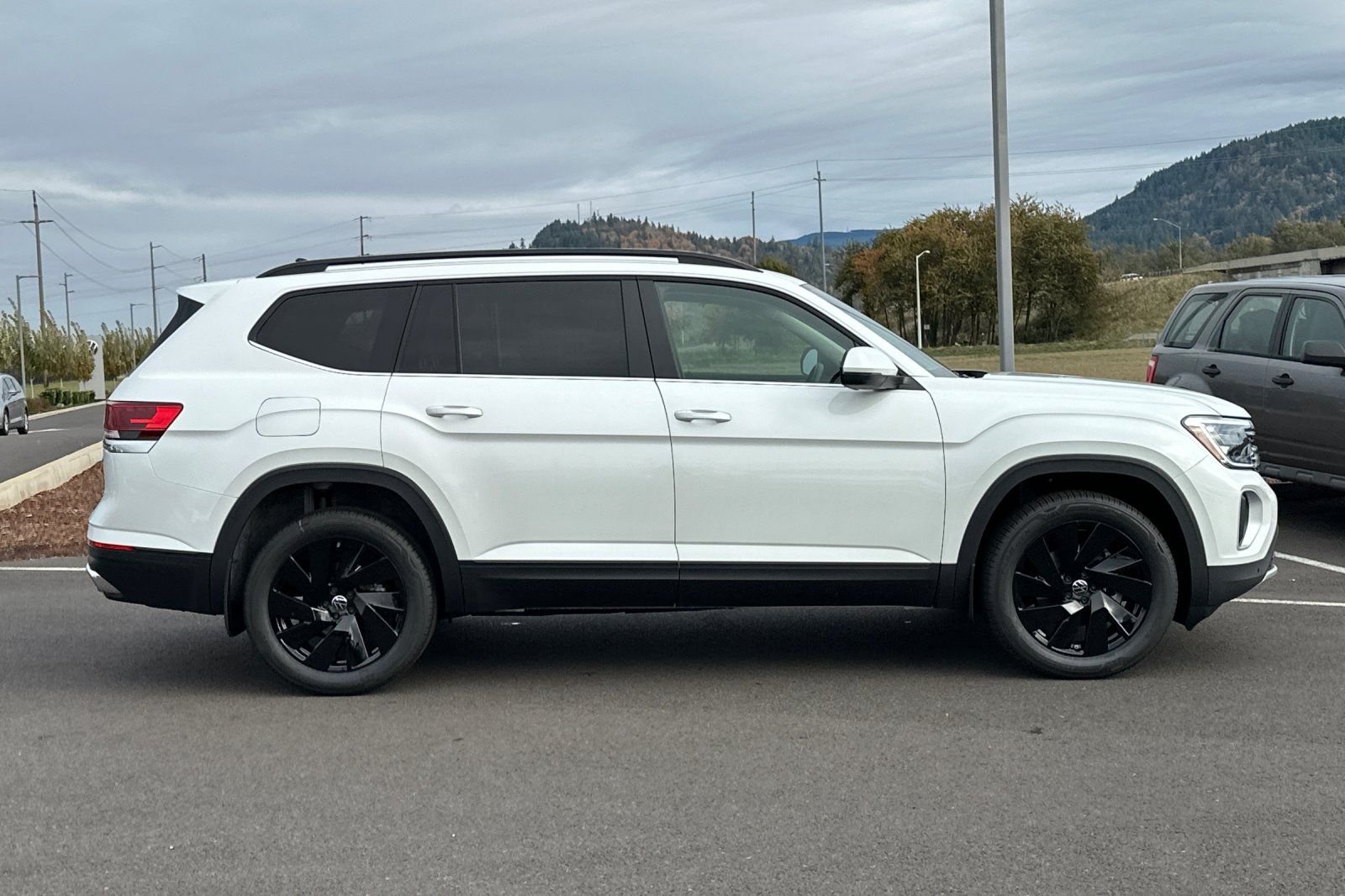 New 2026 White Volkswagen 2.0T SE w/Technology image 2