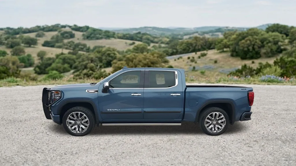 Used 2024  GMC Denali image 5