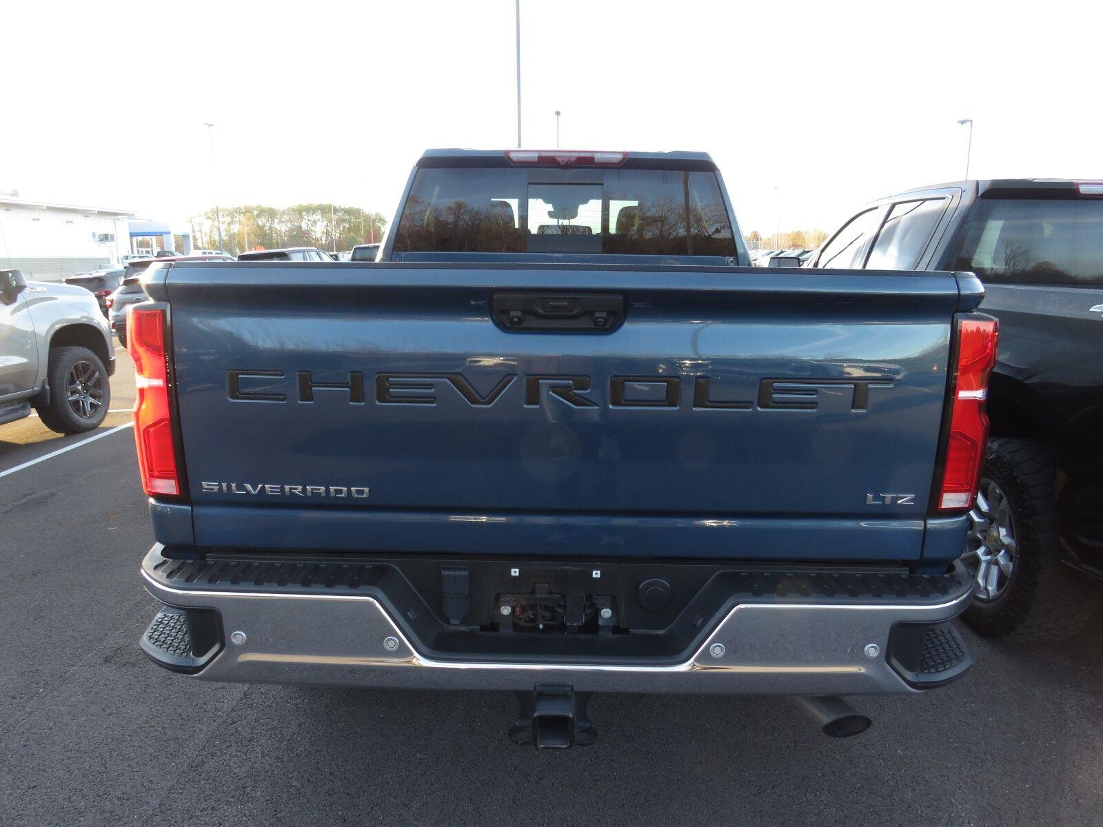 Used 2024  CHEVROLET TRUCK  image 15