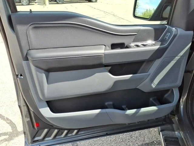 New 2026 Carbonized Gray Metallic Ford XLT image 36