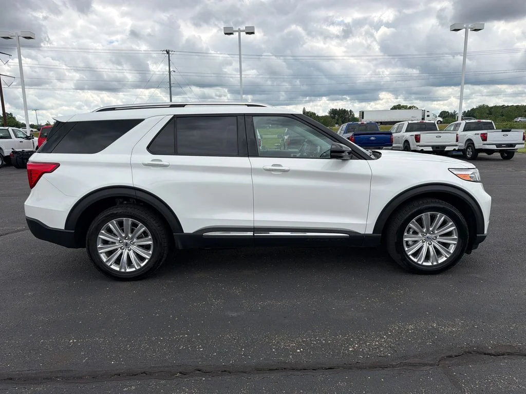 Used 2023 White Ford Limited image 6
