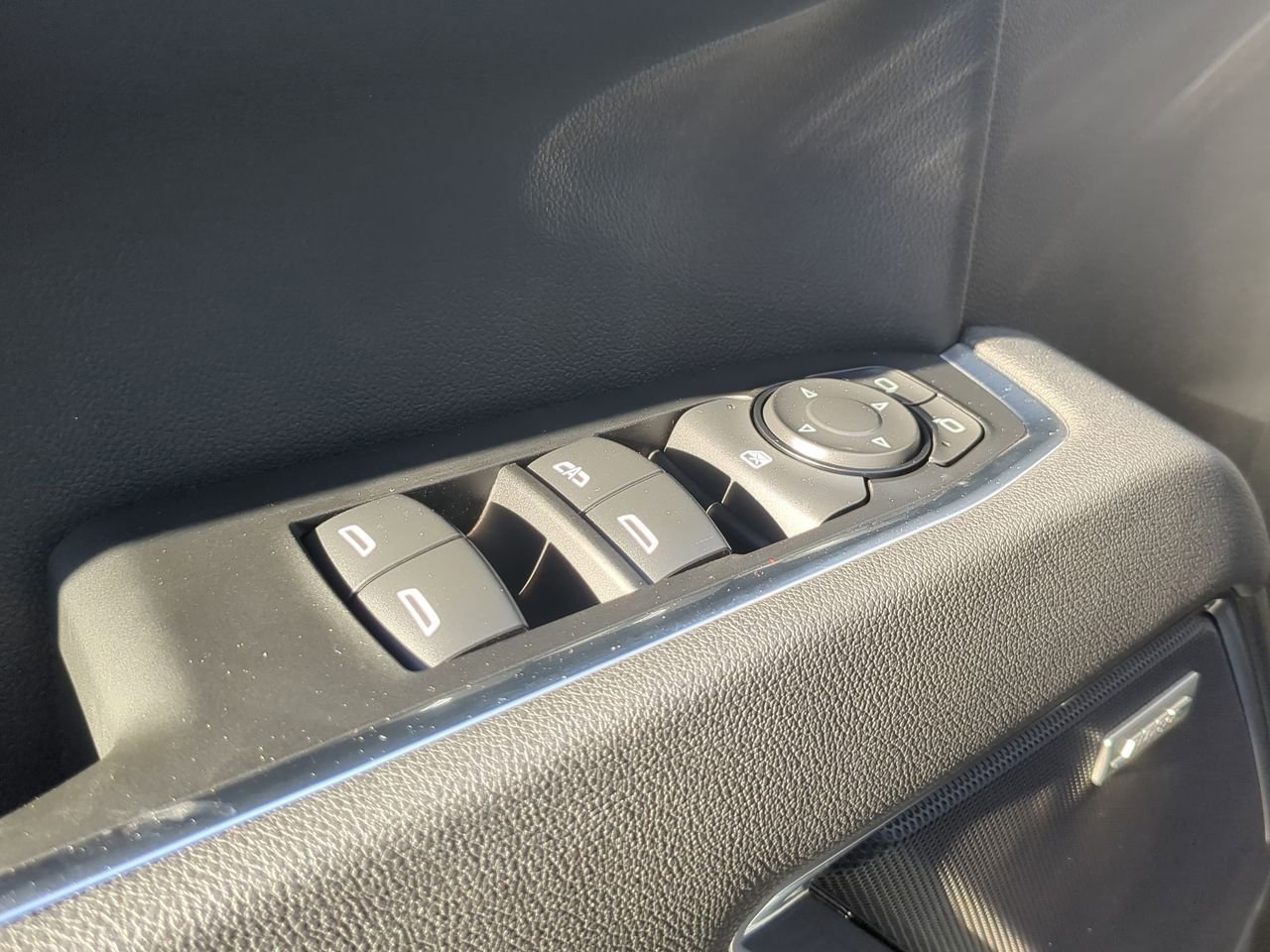 New 2026 Sterling Metallic GMC Elevation image 24