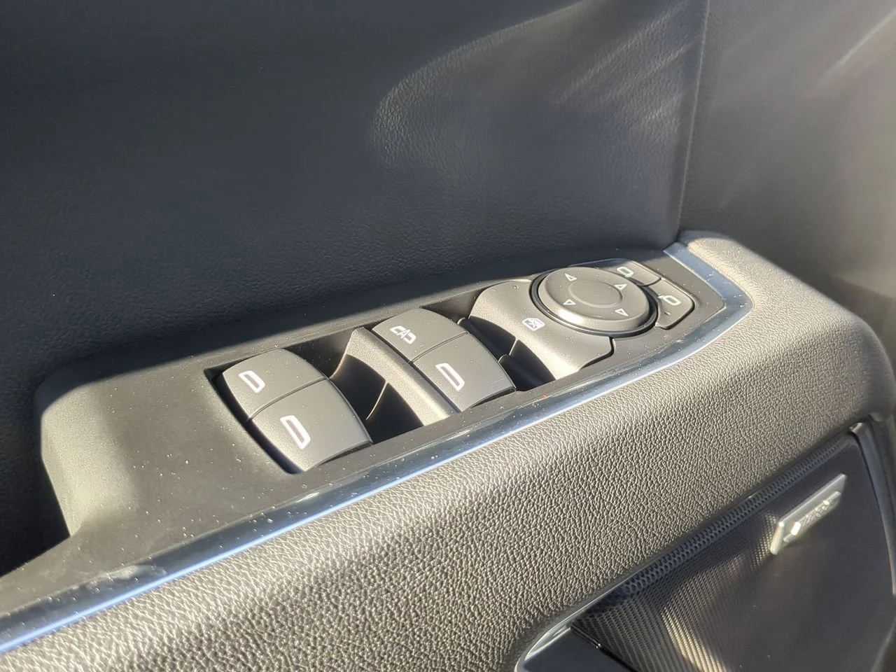 New 2026 Sterling Metallic GMC Elevation image 24