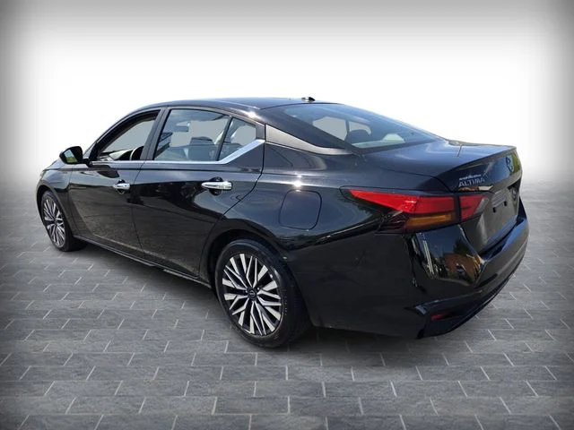 Used 2025 Black Nissan 2.5 SV image 5