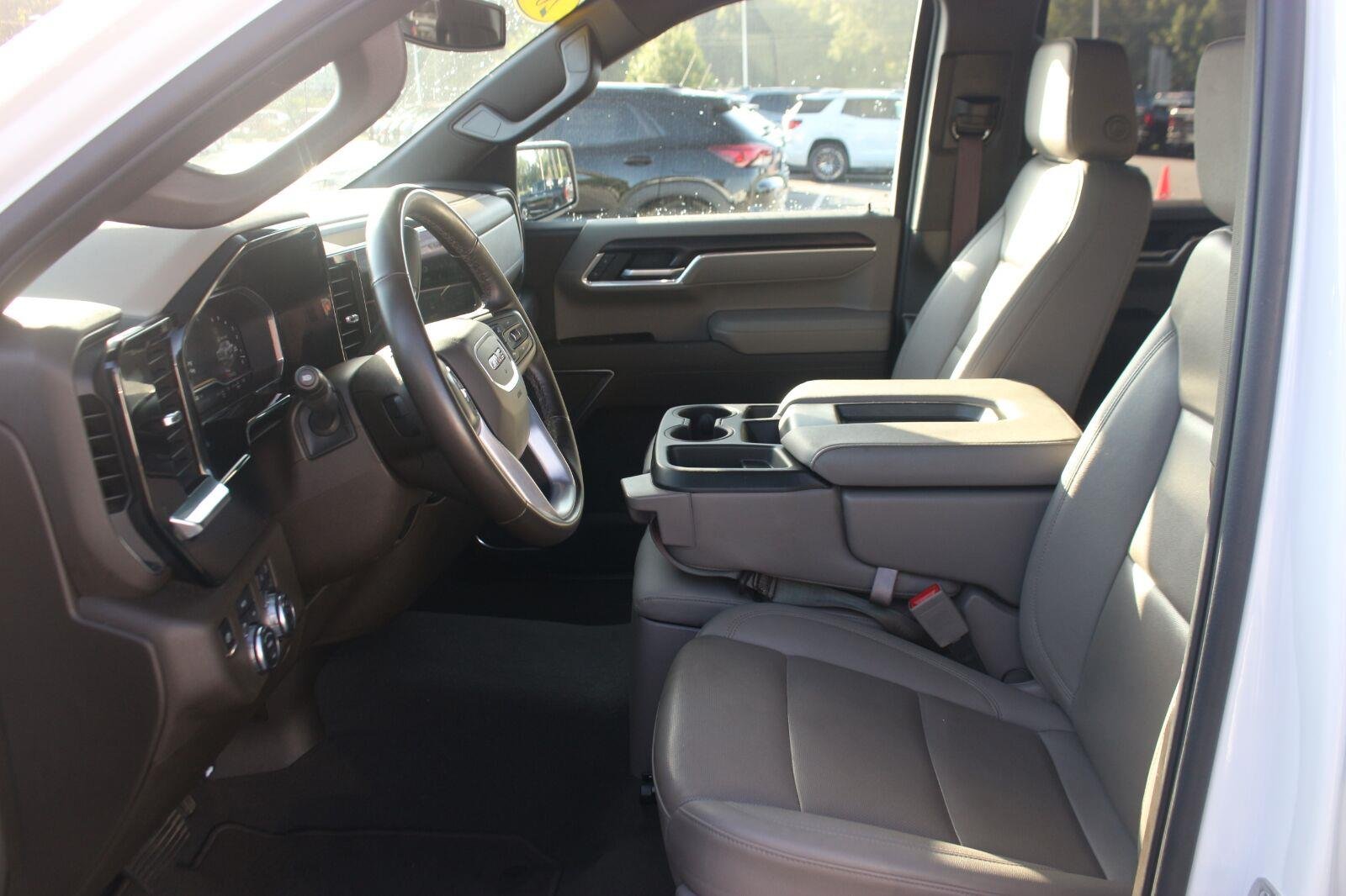 Used 2025 Summit White GMC SLT image 17