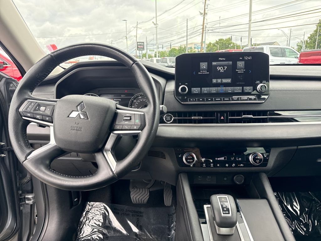 Used 2022 Gray Mitsubishi SE image 15