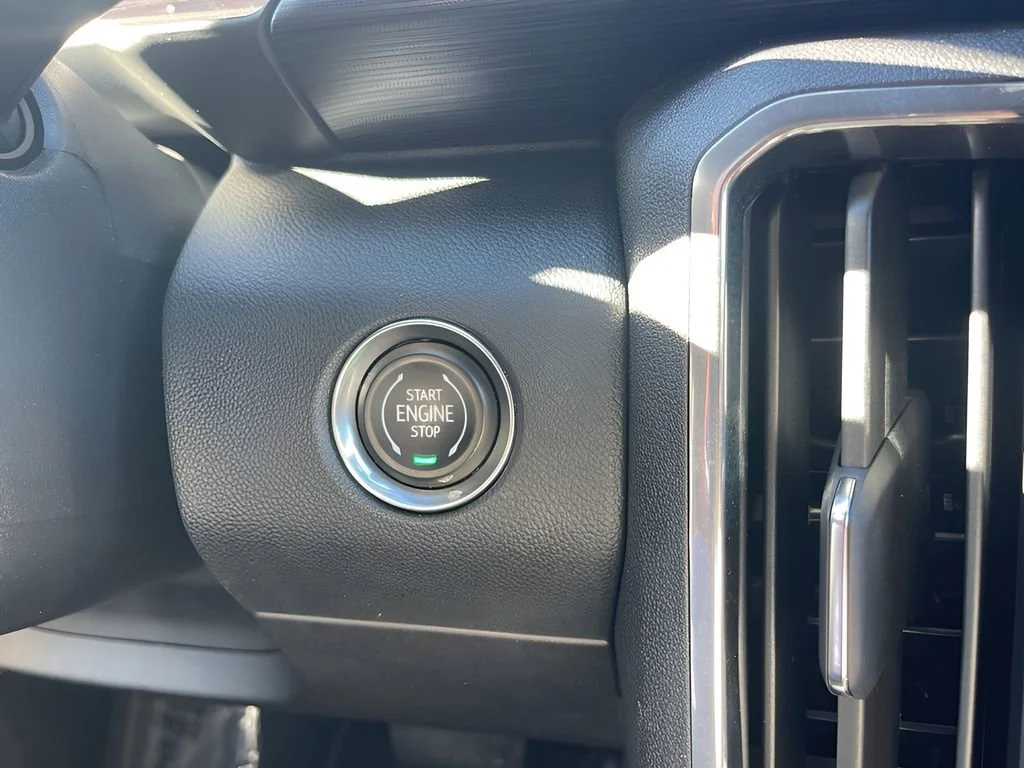 Used 2025 Sterling Metallic GMC Elevation image 19