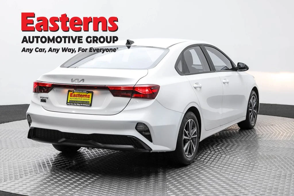 Used 2022 White Kia LXS image 5