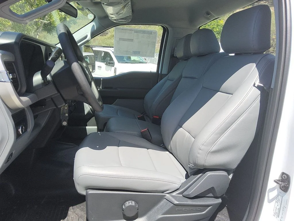 New 2026 Oxford White Ford XL image 6