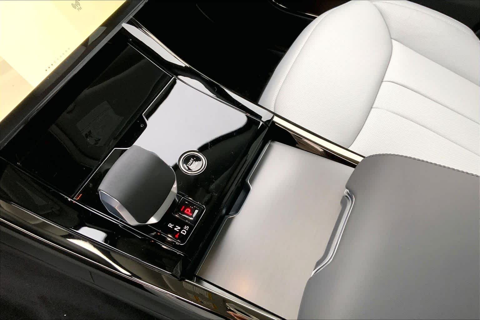 New 2026 Charente Grey Land Rover Dynamic SE image 7