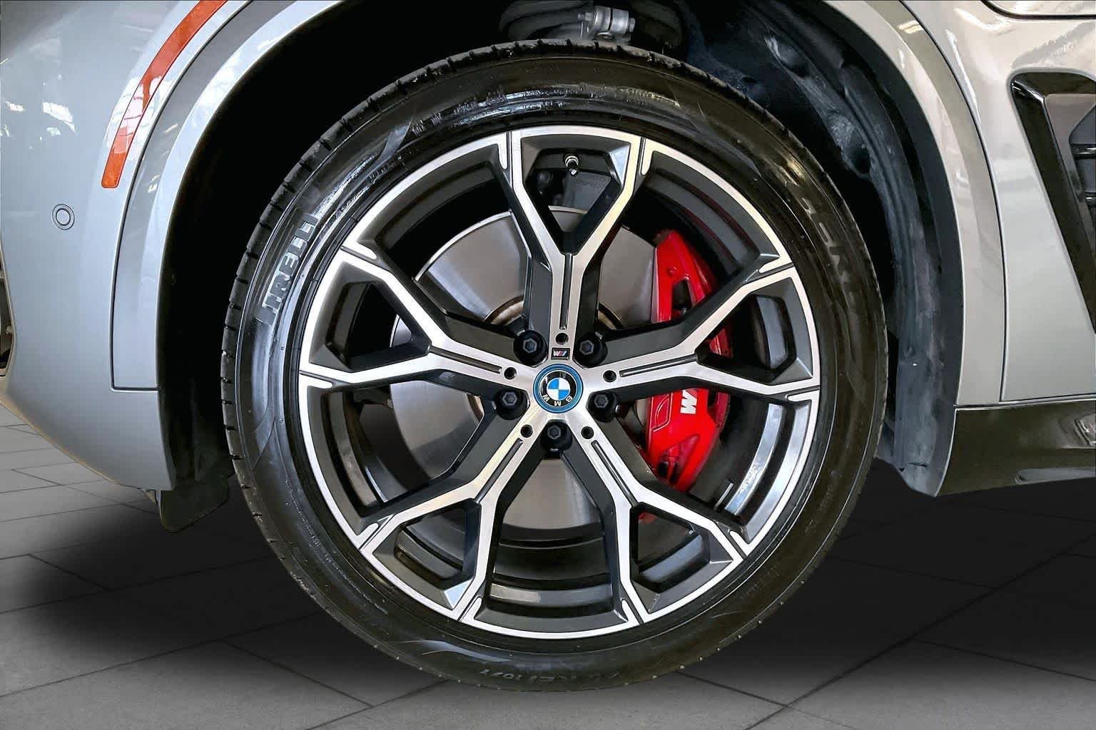 Used 2025 Skyscraper Grey Metallic BMW xDrive50e image 10