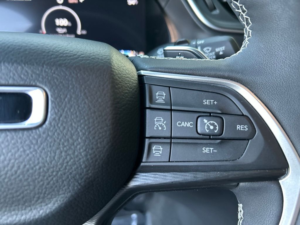 Used 2025 White Jeep Altitude X image 17