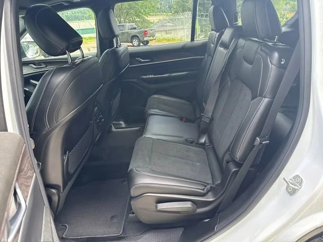 New 2026 Bright White Clear-Coat Exterior Paint Jeep Altitude image 14