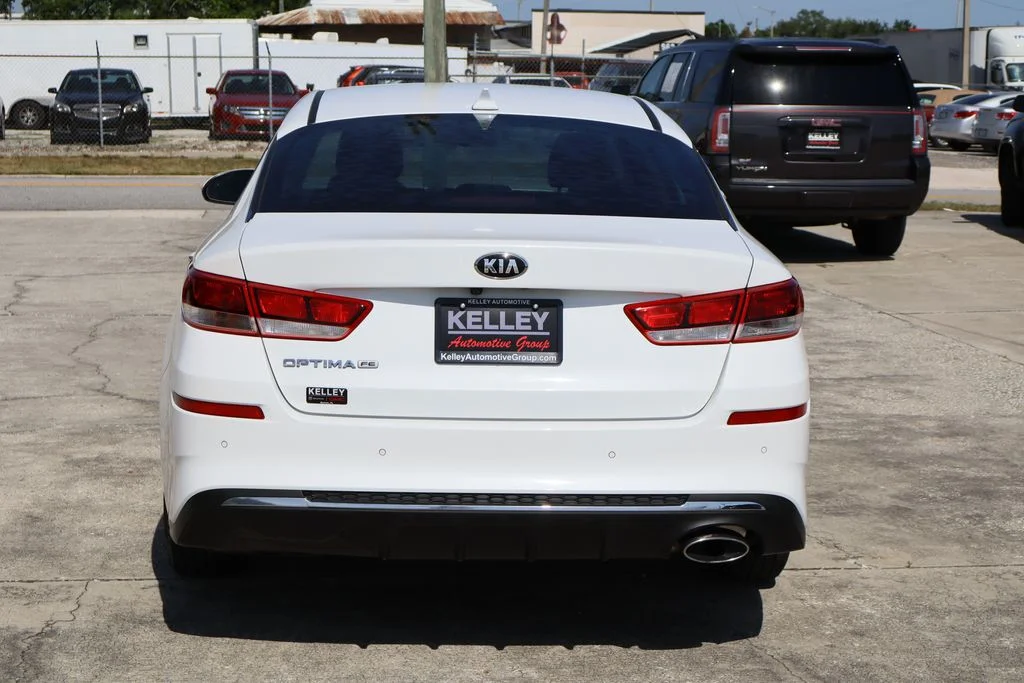 Used 2019 White Kia LX image 8