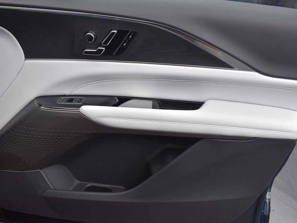 2024 CADILLAC LYRIQ - Image 30