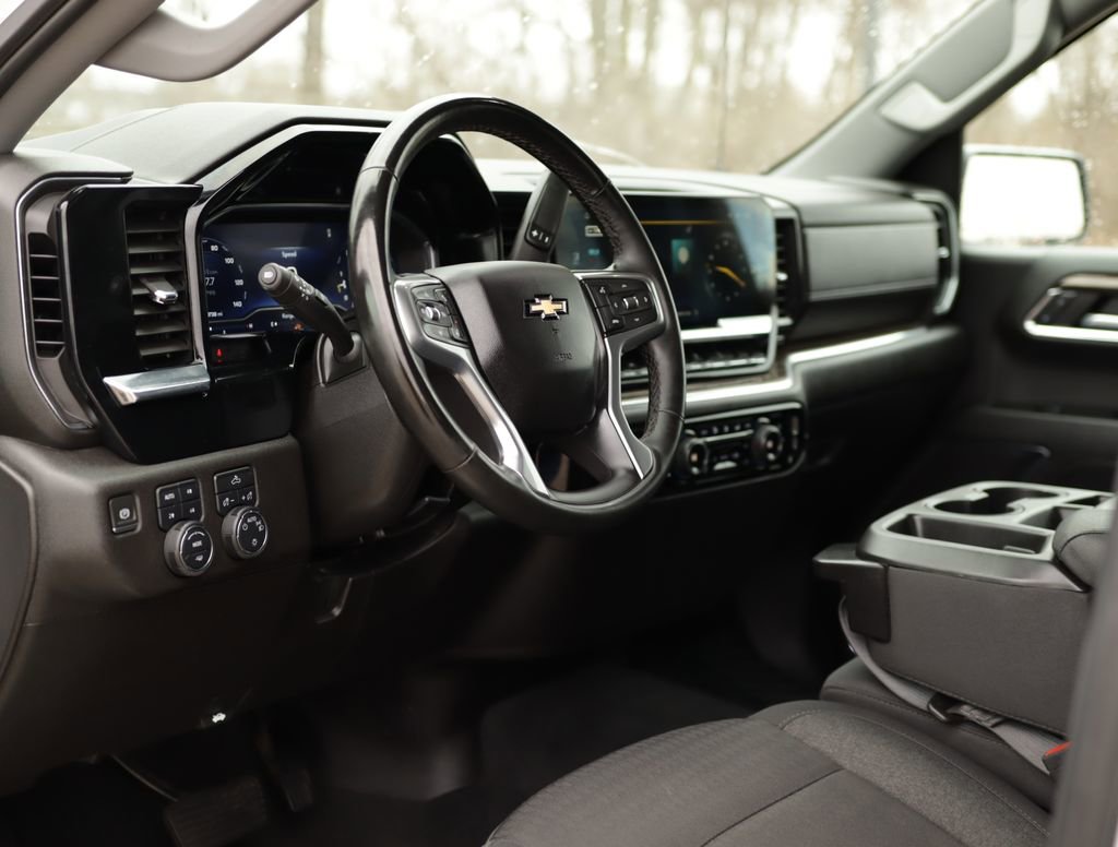 Used 2024 Summit White Chevrolet LT image 9