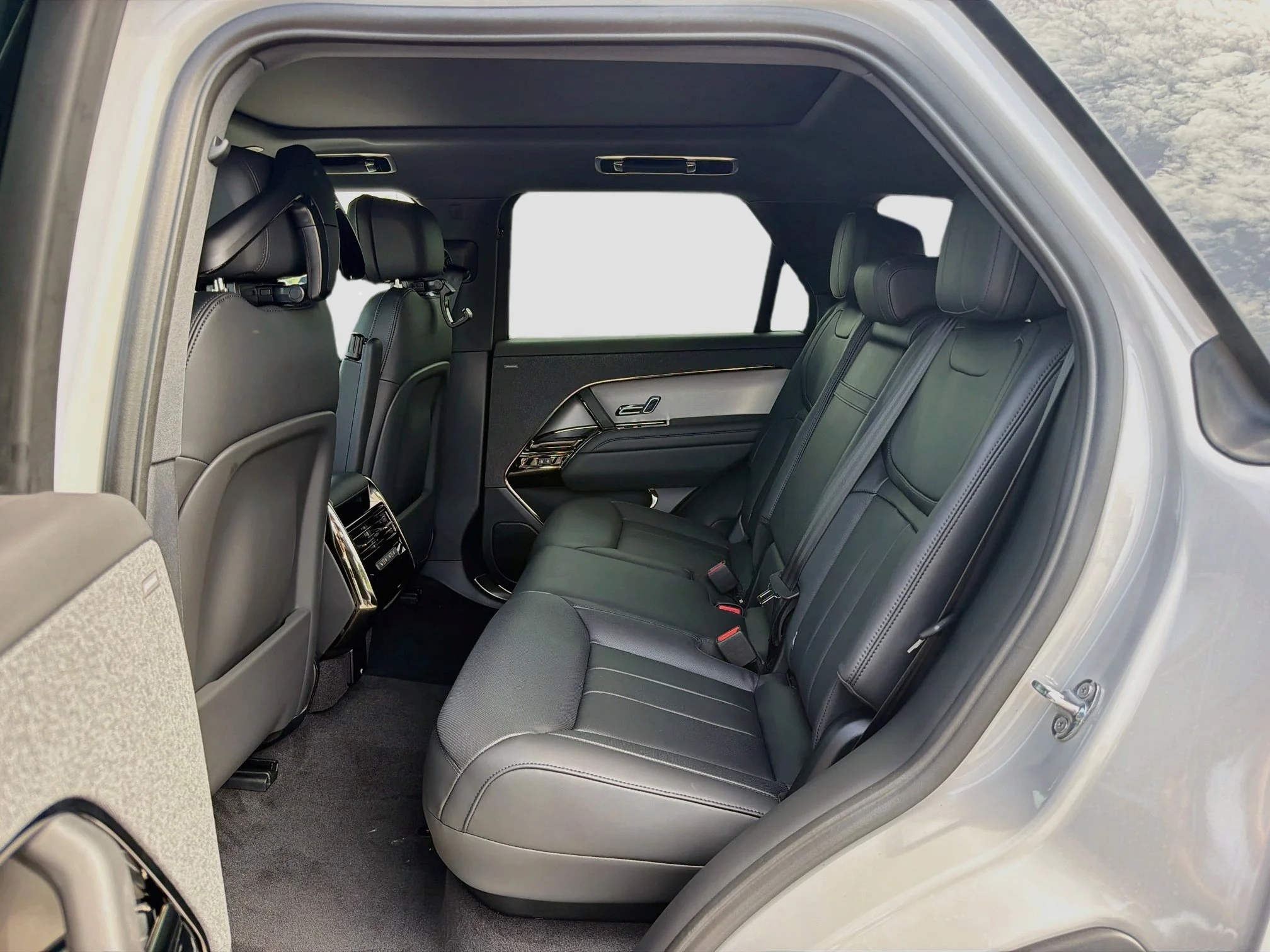 New 2026 Borasco Grey Land Rover SE image 22