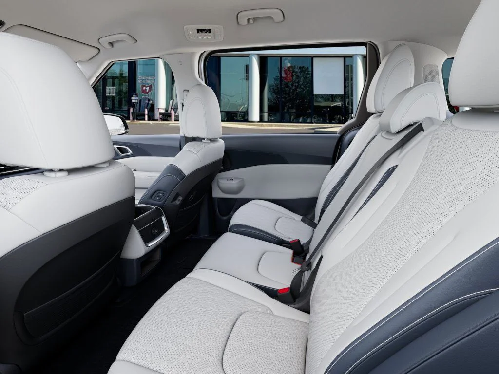 New 2026 Snow White Pearl Kia EX image 18