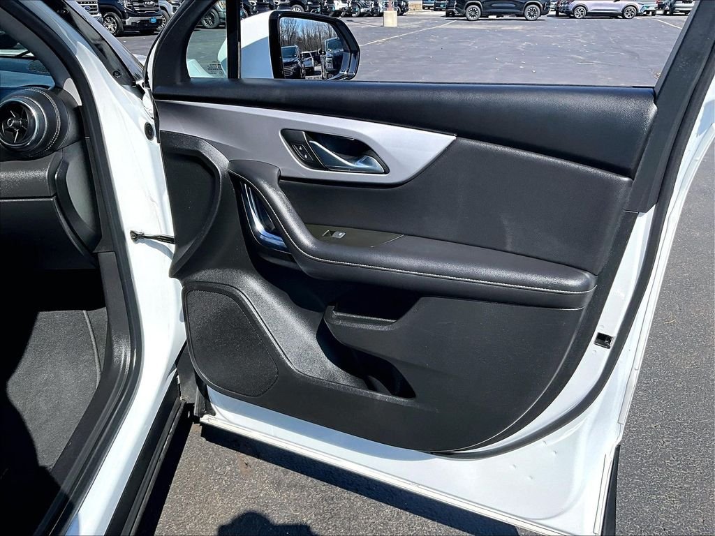 Used 2023 White Chevrolet LT image 12