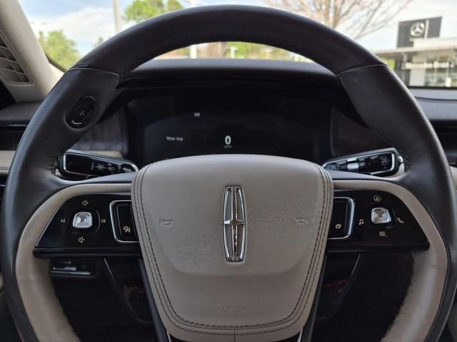 Used 2020 Black Metallic Lincoln Grand Touring image 28