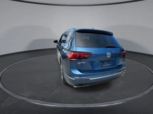 Used 2019 Blue Volkswagen 2.0T SEL R-Line image 6