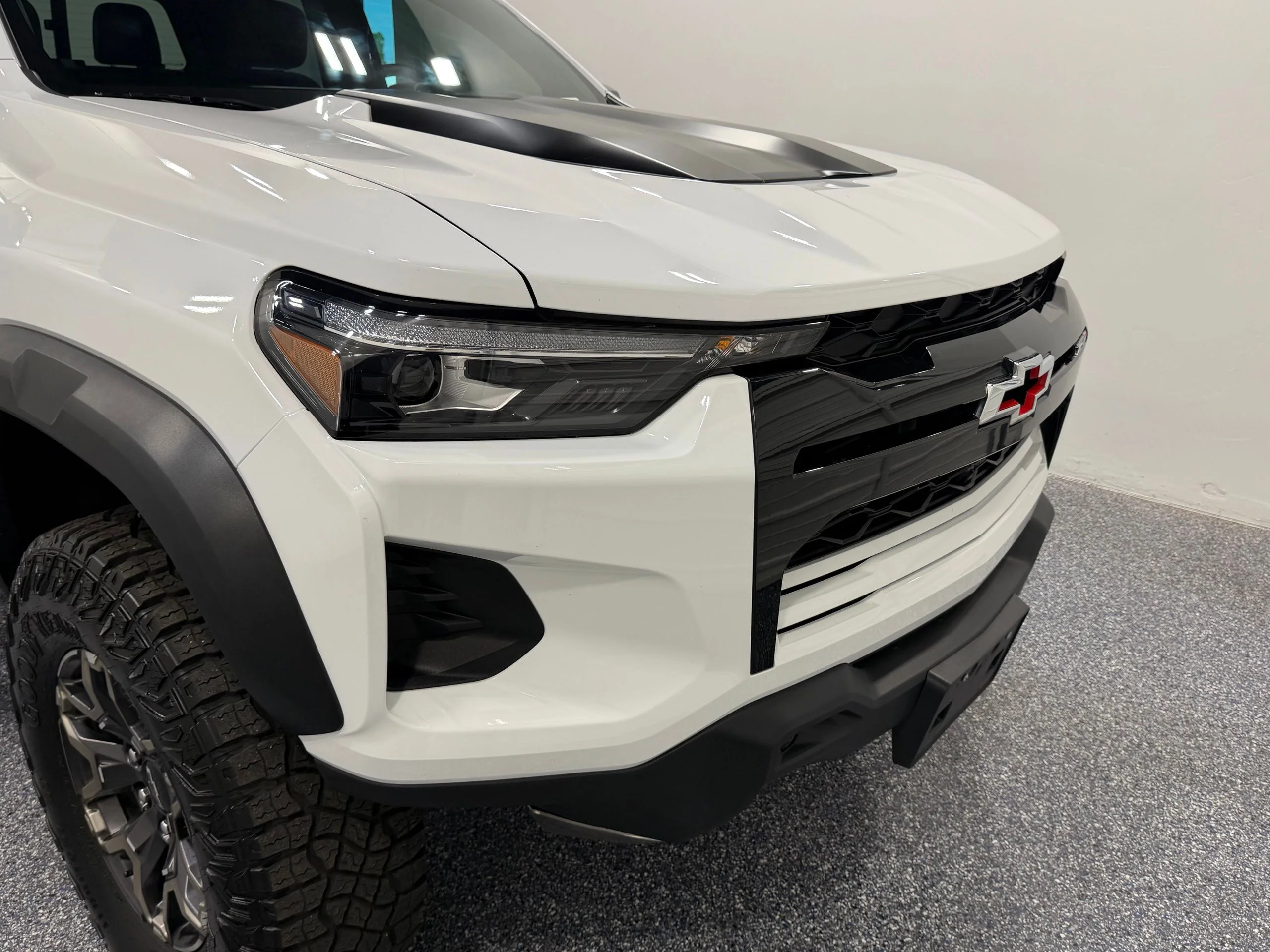 Used 2024 White Chevrolet ZR2 image 18