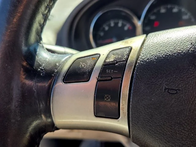 Used 2006 White Pontiac GT image 26