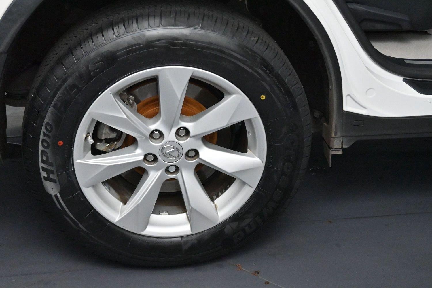 Used 2016 Eminent White Pearl Lexus FWD 4dr image 38