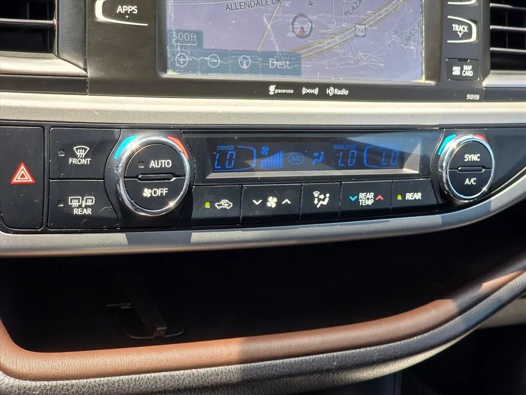 Used 2016  Toyota XLE V6 image 20