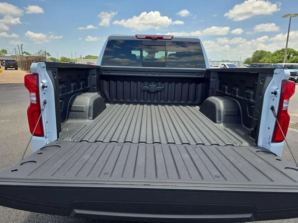 New 2026 Polar White Tricoat Chevrolet High Country image 32