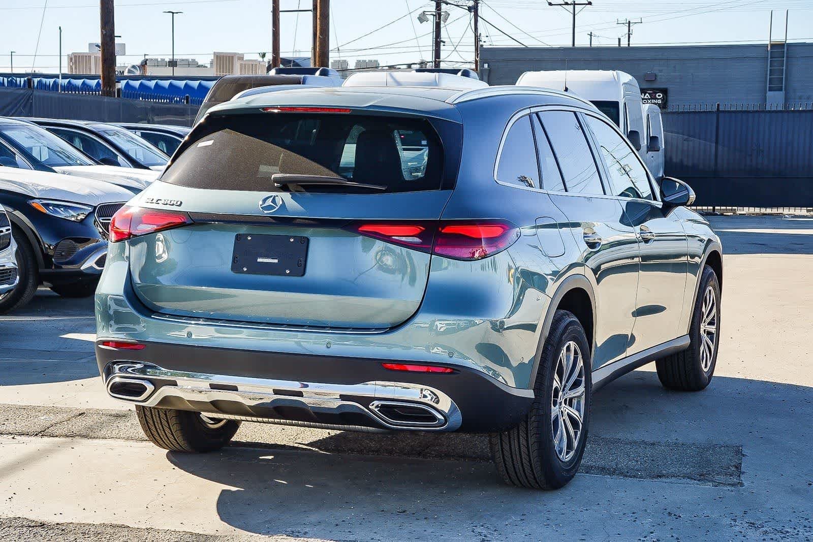 New 2026 Verde Silver Metallic Mercedes-Benz GLC 300 image 4