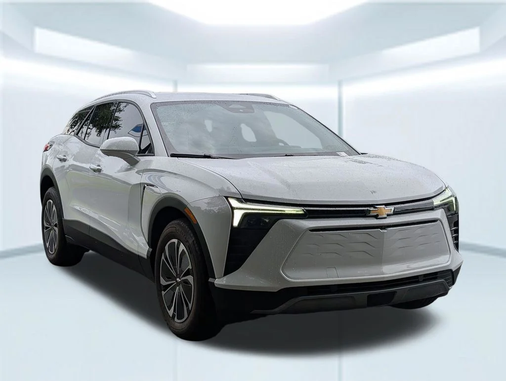 Used 2024 White Chevrolet LT image 8
