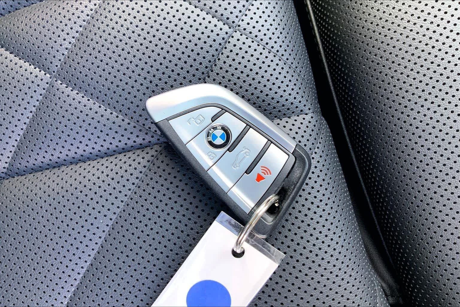 Used 2023 Alpine White BMW sDrive40i image 14