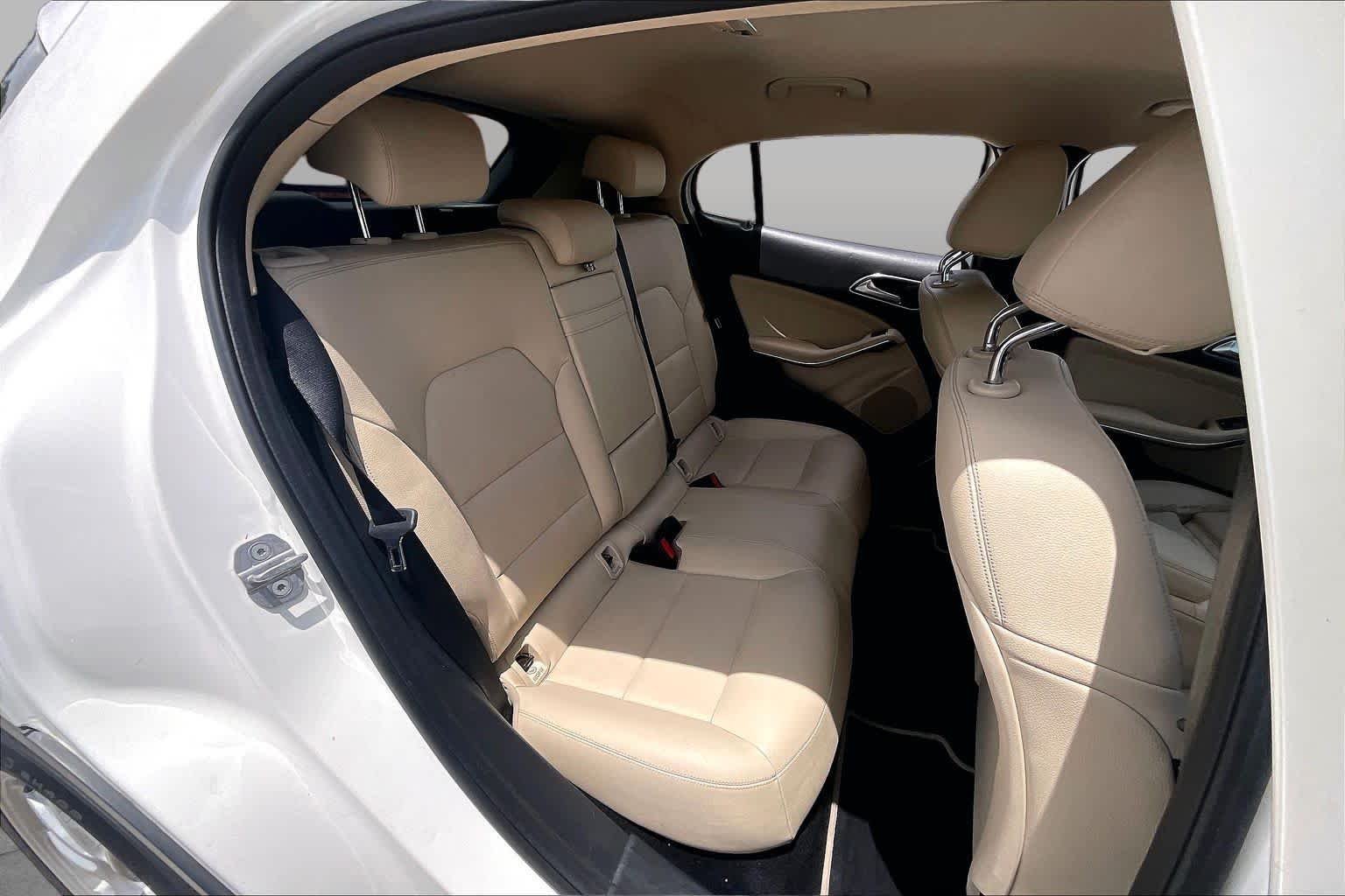 Used 2019 Polar White Mercedes-Benz GLA 250 image 20