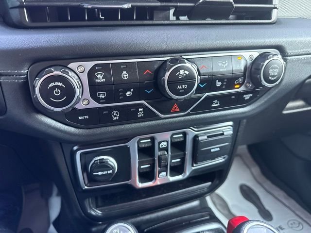 Used 2024  Jeep Sahara image 22