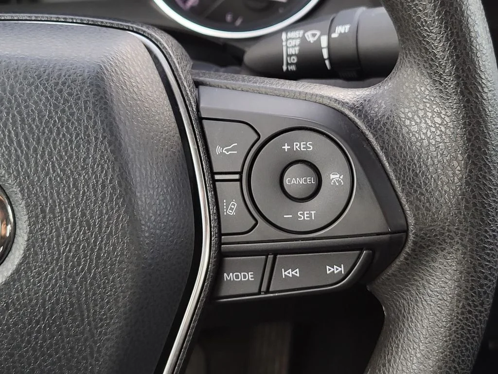 Used 2020 Silver Toyota LE image 26