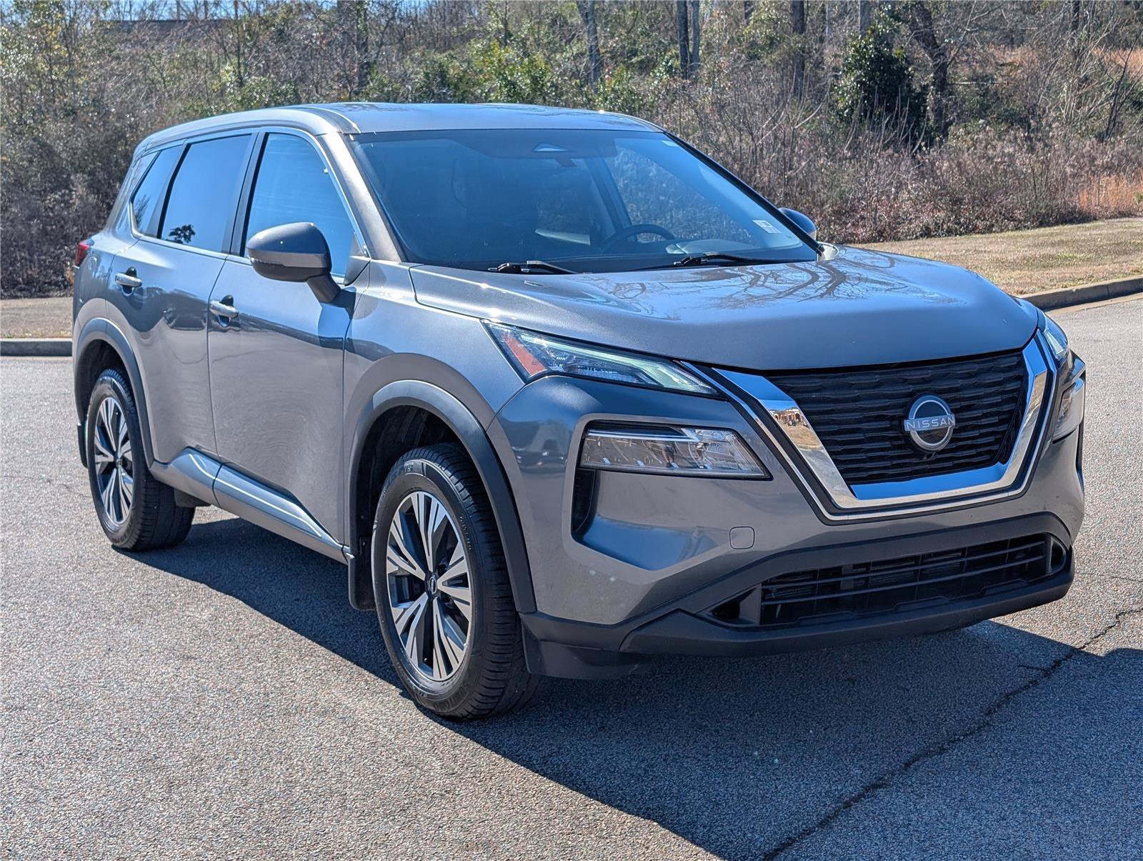 Used 2022 Silver Nissan SV image 3